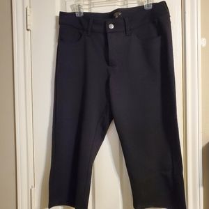 NWOT Riders by Lee Black Capris